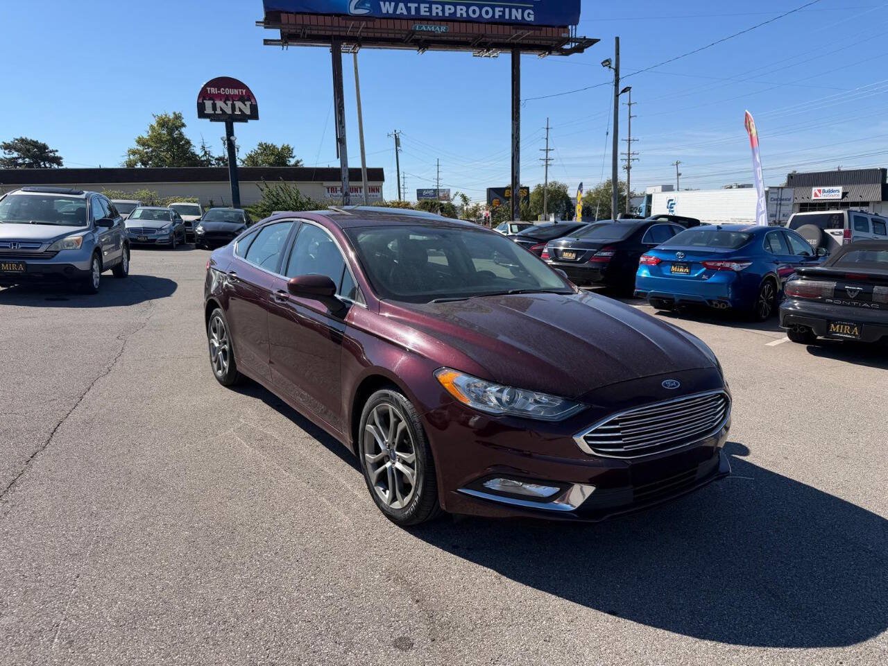 Used 2017 Ford Fusion SE w/ Equipment Group 201A FWD image 3