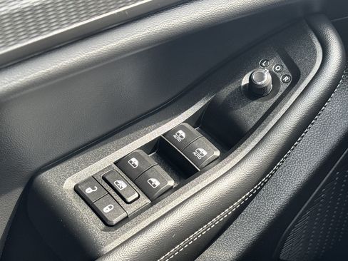 Used 2025 Jeep Grand Cherokee Laredo X image 20