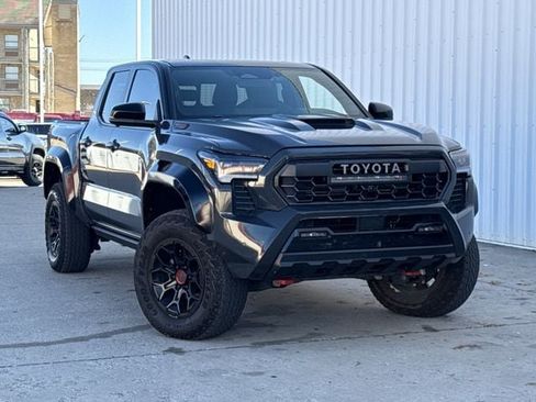Used 2025 Toyota Tacoma TRD Pro AWD/4WD image 2