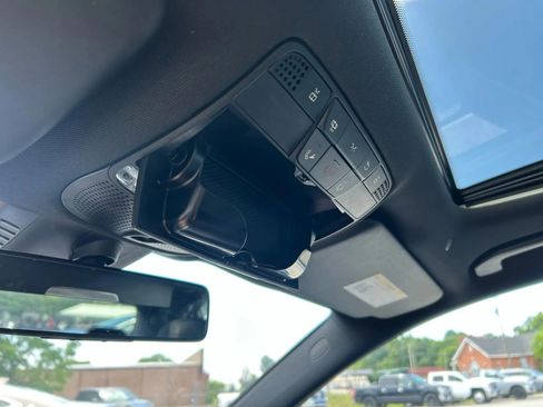 Used 2017 Mercedes-Benz E 300 image 22