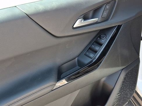 Used 2025 Chevrolet Equinox LT FWD image 12