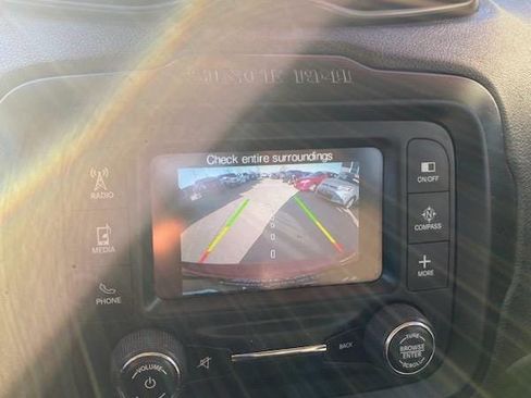 Used 2015 Jeep Renegade Latitude image 11