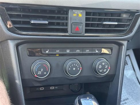 Certified 2022 Volkswagen Taos SE image 24