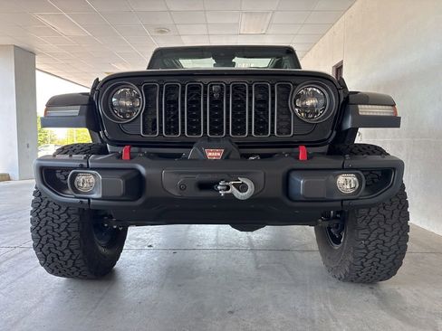 Used 2024 Jeep Wrangler Unlimited Rubicon AWD/4WD image 3