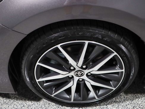 Used 2022 Toyota Camry XLE w/ Navigation Package image 11