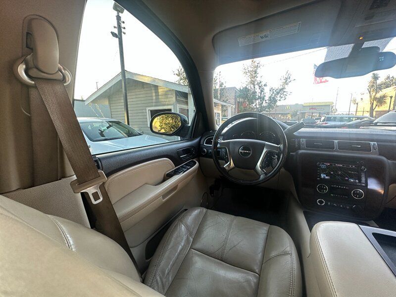 Used 2007 GMC Yukon Denali AWD/4WD image 15