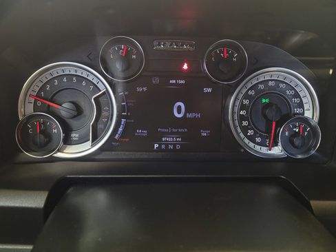 Used 2020 RAM 1500 Classic SLT w/ Luxury Group RWD image 23