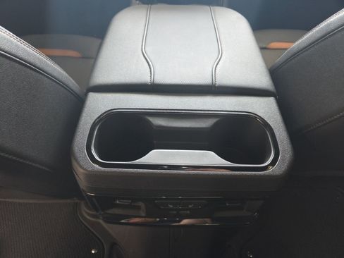 Used 2025 GMC Sierra 1500 AT4 w/ AT4 Premium Package AWD/4WD image 32