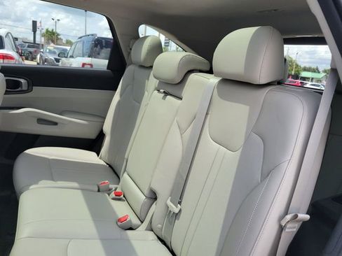 Used 2022 Kia Sorento S w/ Panoramic Sunroof Package image 13