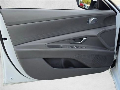 Used 2024 Hyundai Elantra SEL FWD image 11