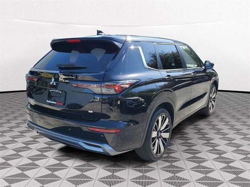 New 2026 Mitsubishi Outlander SE image 6