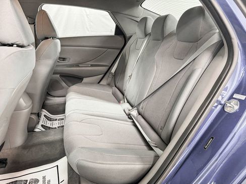 Used 2021 Hyundai Elantra SE image 10