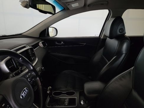 Used 2017 Kia Sorento AWD w/ LX Convenience Package image 17