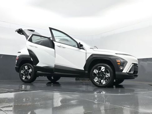 Used 2025 Hyundai Kona SEL image 30