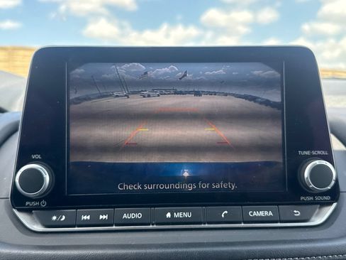 Used 2025 Nissan Rogue SV FWD image 45