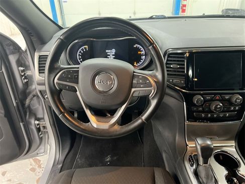 Used 2020 Jeep Grand Cherokee Laredo w/ 18" Wheel & 8.4" Radio Group image 20