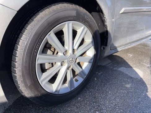 Used 2014 Toyota Camry XLE w/ Leather Package image 3