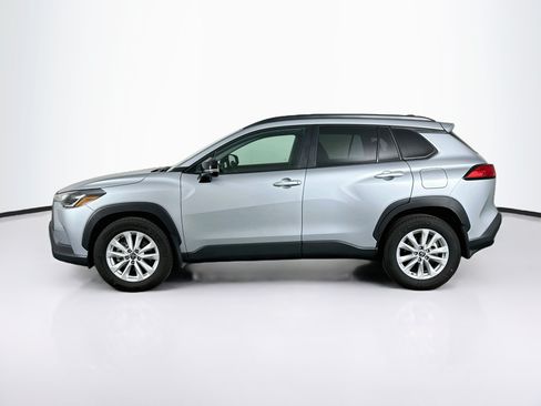 Used 2025 Toyota Corolla Cross LE w/ Moonroof Package FWD image 4