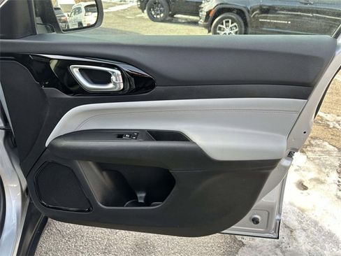 Certified 2024 Jeep Compass Limited image 23