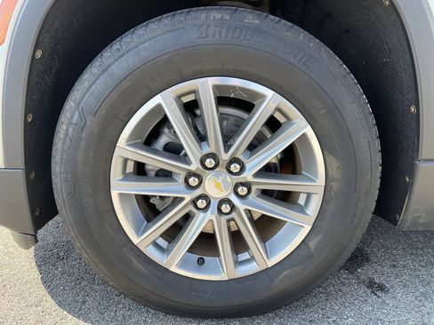 Used 2023 Chevrolet Traverse LT AWD/4WD image 43