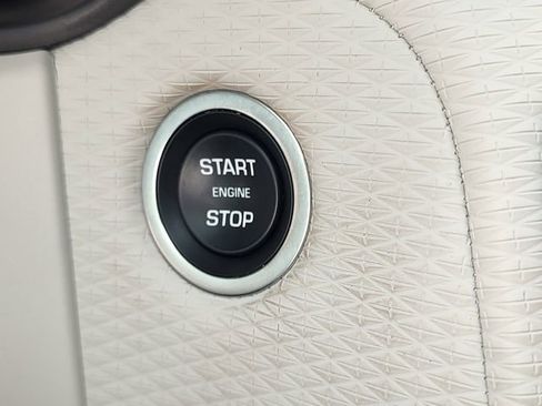 Used 2023 Land Rover Range Rover Velar R-Dynamic S image 19