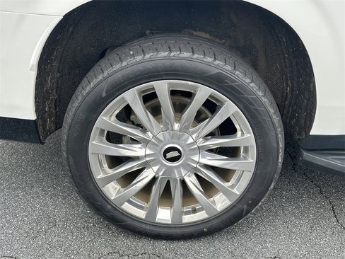 Used 2022 Cadillac Escalade ESV Premium Luxury w/ Performance Package image 39