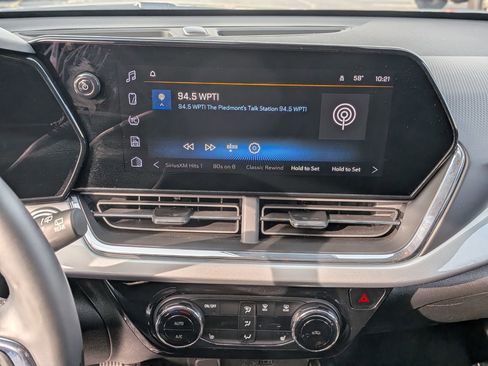 Certified 2025 Chevrolet Trax LT w/ LT Convenience Package image 26