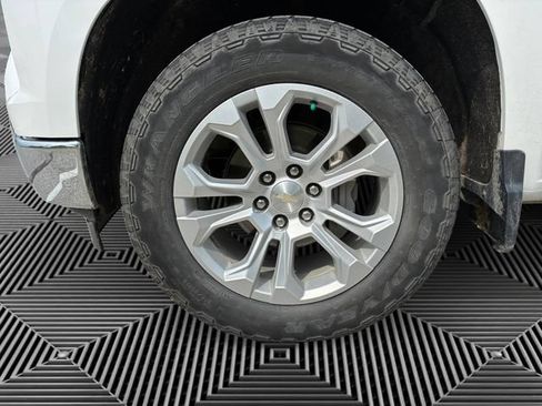 Used 2022 Chevrolet Silverado 1500 LTZ w/ LTZ Premium Package AWD/4WD image 9