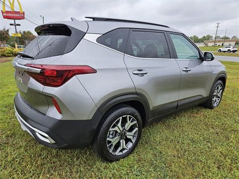 Used 2022 Kia Seltos EX image 7