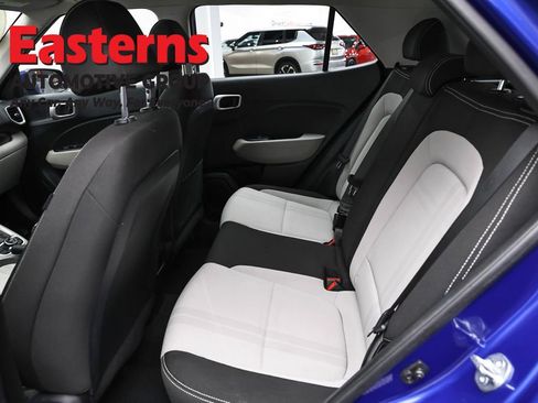 Used 2024 Hyundai Venue SEL FWD image 20