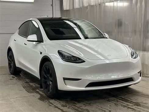 Used 2021 Tesla Model Y Long Range image 21