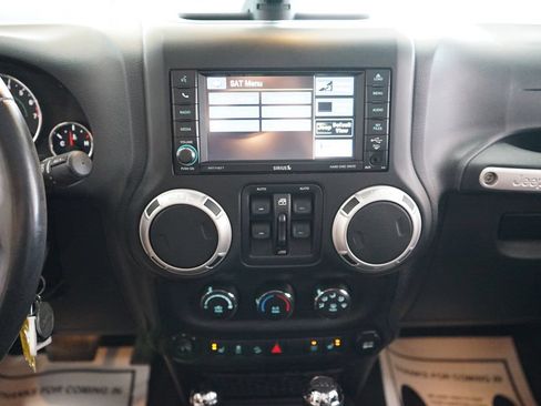 Used 2014 Jeep Wrangler Unlimited Sahara w/ Dual Top Group AWD/4WD image 8