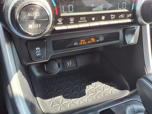 Certified 2025 Toyota RAV4 XLE FWD image 23