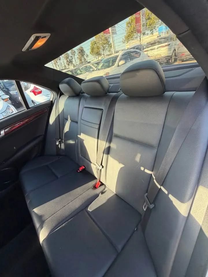 Used 2010 Mercedes-Benz C 300 Sedan image 8