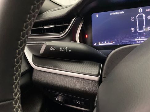 Used 2025 Jeep Grand Cherokee L Laredo AWD/4WD image 18