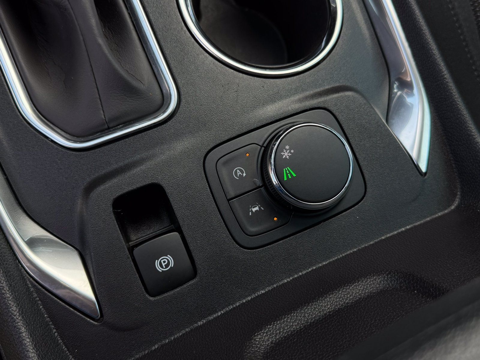 Used 2023 Chevrolet Traverse LT FWD image 19