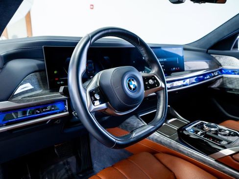 Used 2024 BMW i7 xDrive60 image 34