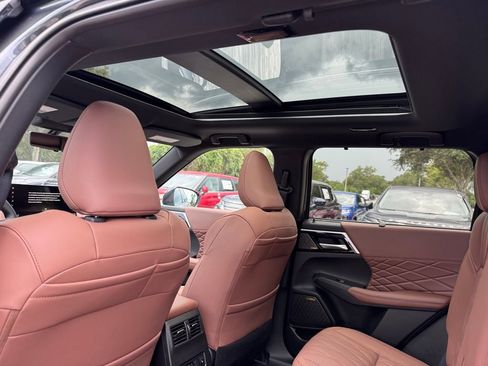 New 2025 Mitsubishi Outlander SEL image 18