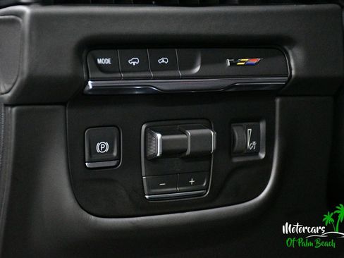 Used 2026 Cadillac Escalade V w/ LPO, ONYX Package image 28