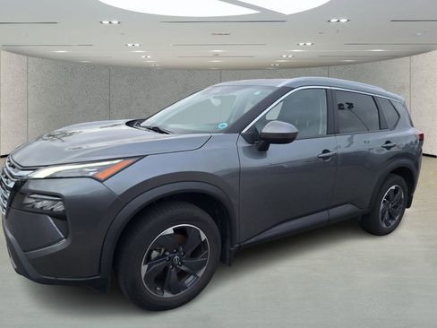 Used 2024 Nissan Rogue SV w/ SV Premium Package image 1