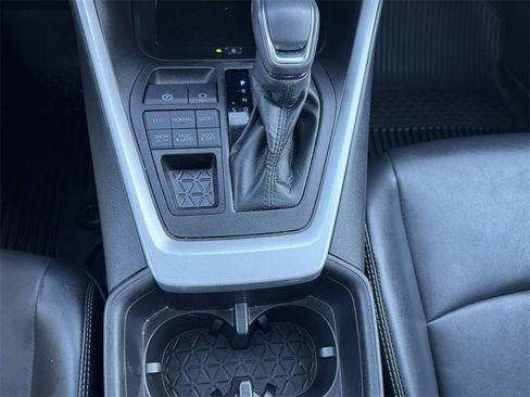 Used 2022 Toyota RAV4 XLE Premium image 26