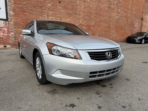 Used 2009 Honda Accord LX-P image 2