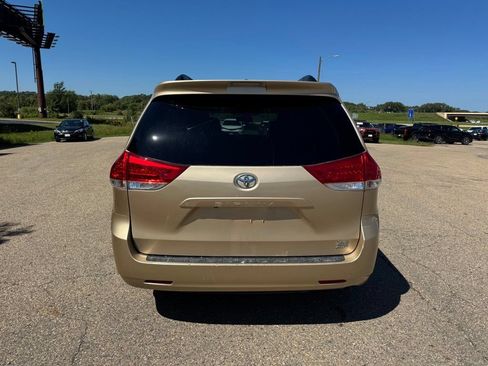 Used 2012 Toyota Sienna XLE AWD/4WD image 16
