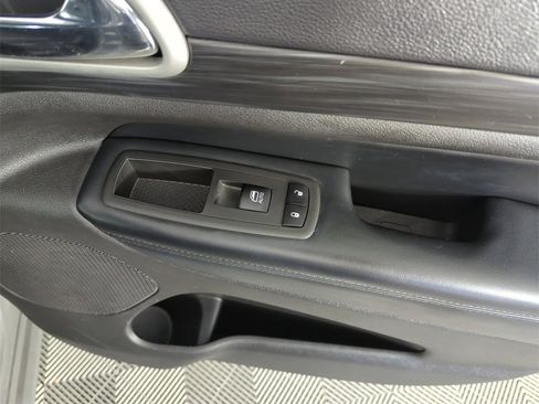 Used 2021 Jeep Grand Cherokee Laredo X image 33