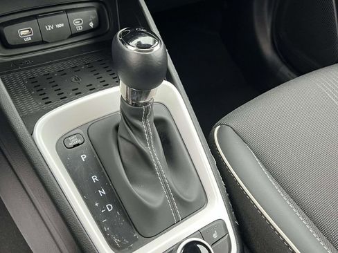 Used 2024 Hyundai Venue Limited image 37