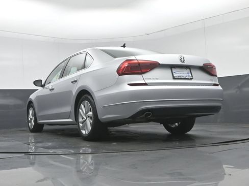 Used 2018 Volkswagen Passat 2.0T SE FWD image 54