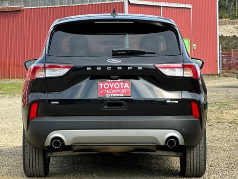 Used 2022 Ford Escape SE image 5