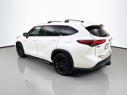 Used 2021 Toyota Highlander XLE image 5