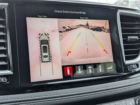 Used 2023 Chrysler Pacifica Touring-L image 23