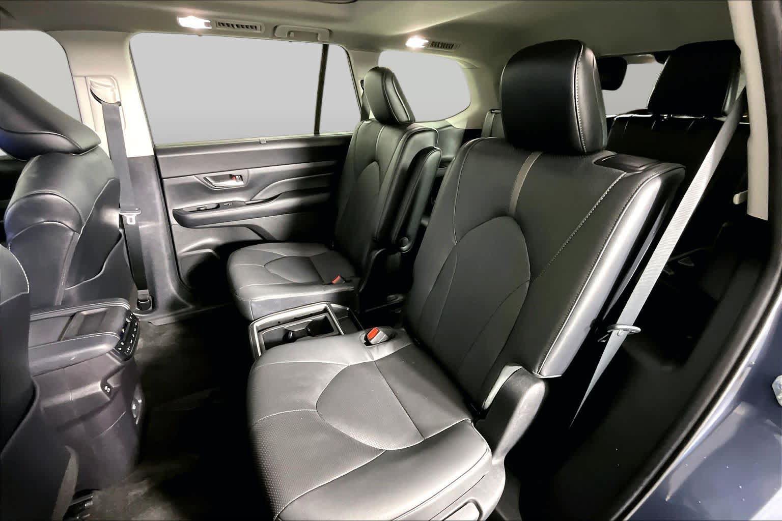 Used 2024 Toyota Grand Highlander AWD image 17